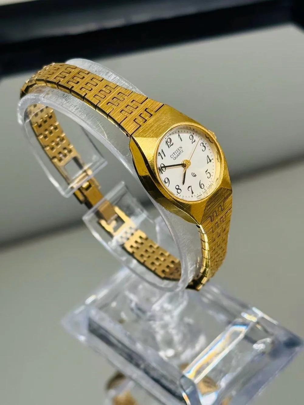 Vintage Citizen Quartz Ladies Gold Tone Watch White Dial 18mm Runs New Battery